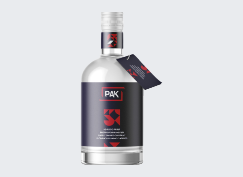 Butelka z etykietą PAK